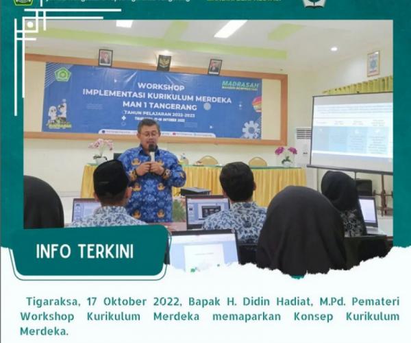 Memberikan Materi Workshop